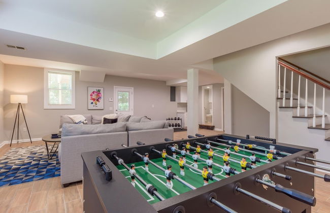 Beautiful Large Newly Renovated 5 Bedroom House - Photo 43