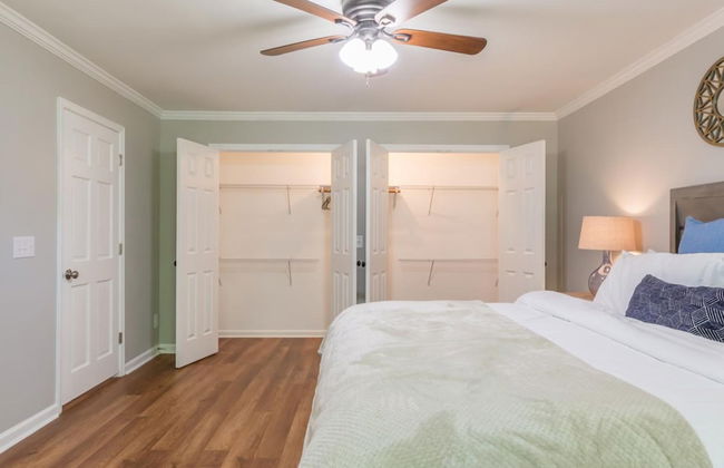 Beautiful Large Newly Renovated 5 Bedroom House - Photo 17