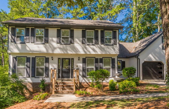 Beautiful Large Newly Renovated 5 Bedroom House - Photo 36