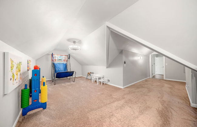 Beautiful Large Newly Renovated 5 Bedroom House - Photo 79