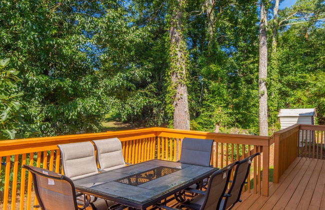Beautiful Large Newly Renovated 5 Bedroom House - Photo 41