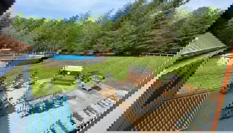 Foto 1 - Private Retreat w Pool Hot Tub and Dining Hall