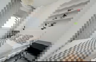 Foto 1 - White Studio With Balcony by Renters