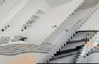 Foto 2 - White Studio With Balcony by Renters