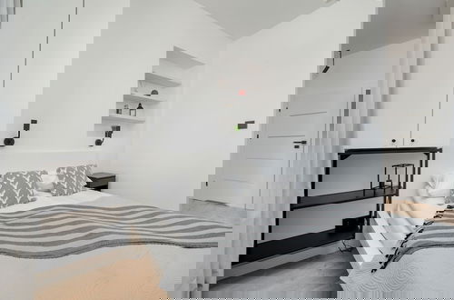 Foto 4 - White Studio With Balcony by Renters
