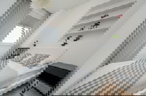 Foto 6 - White Studio With Balcony by Renters