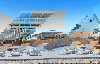 Foto 1 - The Beach Fox with Private Pool