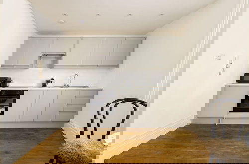 Foto 10 - Spacious Apartment With Office Rear Terrace