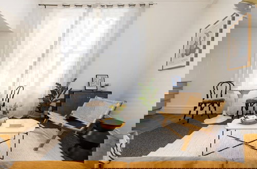 Foto 5 - Spacious Apartment With Office Rear Terrace