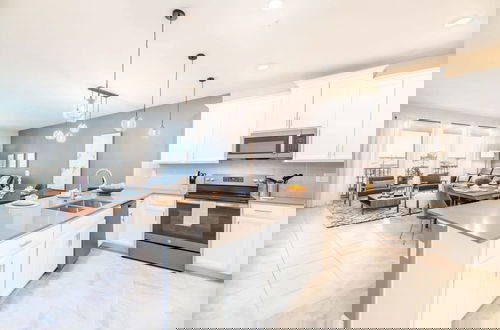 Foto 4 - Chic Spacious Condo for the Best Vacations