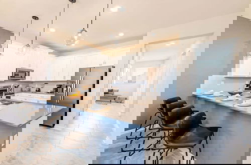 Foto 3 - Chic Spacious Condo for the Best Vacations