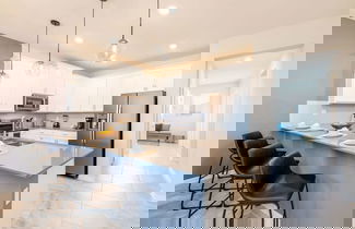 Foto 3 - Chic Spacious Condo for the Best Vacations