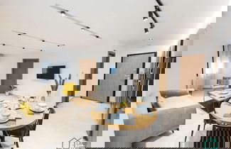 Foto 1 - Sunset 203 Luxury apt With Gym in Lac1