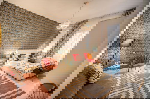 Foto 20 - White Mirror Apartment