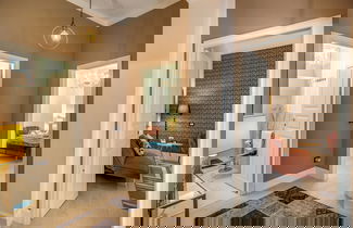 Foto 2 - White Mirror Apartment