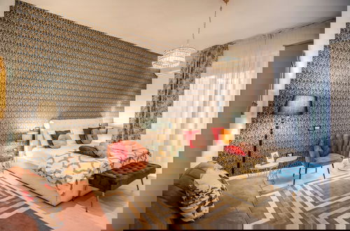 Foto 7 - White Mirror Apartment