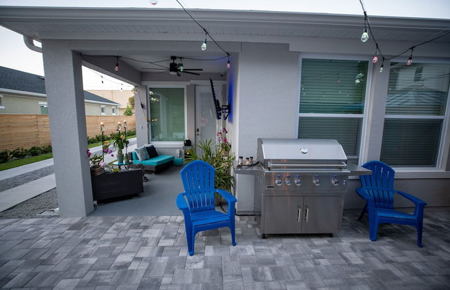 Newly Constructed Modern Pet Friendly Zen Home W/ Private Home Theater & Hot Tub! 1 Bedroom Home by RedAwning - Foto 24