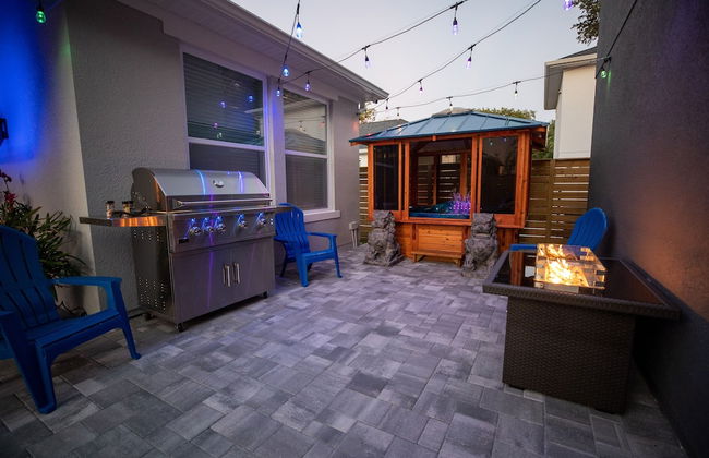 Newly Constructed Modern Pet Friendly Zen Home W/ Private Home Theater & Hot Tub! 1 Bedroom Home by RedAwning - Foto 36