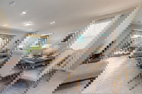 Foto 6 - Bright Elegant Home at Solterra Resort Sol103