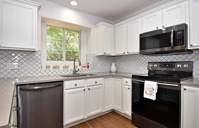 Dreamy Dripping Springs Near Parks, Hiking & More! - Foto 11
