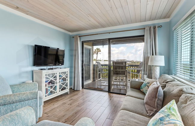 Newly Remodeled Oceanfront Condo with Salt Water Pool and Private Walkway to Beach by RedAwning - Foto 10