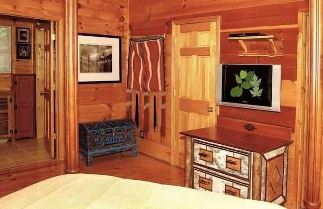 Enchanted - 1 Bedrooms, 1 Baths, Sleeps 2 Cabin by RedAwning - Foto 2
