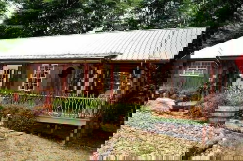 Foto 14 - Enchanted - 1 Bedrooms, 1 Baths, Sleeps 2 Cabin by RedAwning