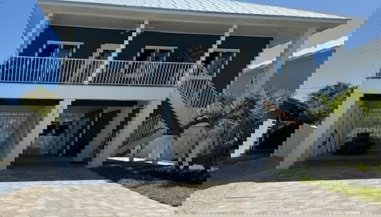 Foto 1 - Beautiful New Build Private Pool Home On The North End Of Fort Myers Beach! 3 Bedroom Home by RedAwning