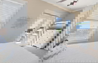 Foto 3 - Private Pool, Golf Cart, Steps to the Beach