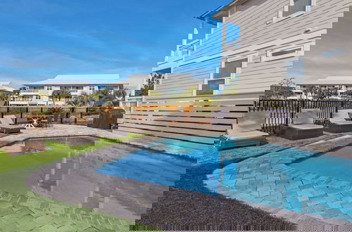 Foto 31 - Private Pool, Golf Cart, Steps to the Beach