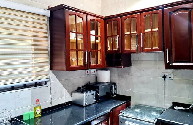 Modern Comfy & Quiet Close to Highway - Foto 8