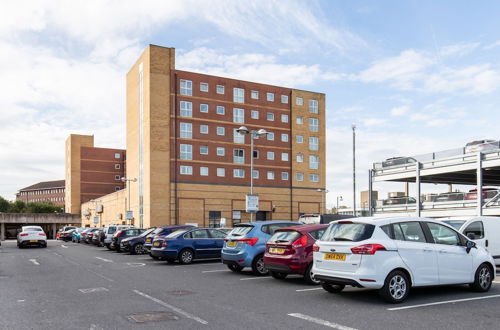 Photo 22 - 2 Bedroom Apartment Edinburgh Gate Harlow