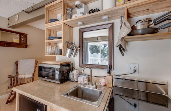 37SLL - Economical - Convenient - Kitchenette - Sleeps 2 - Foto 17