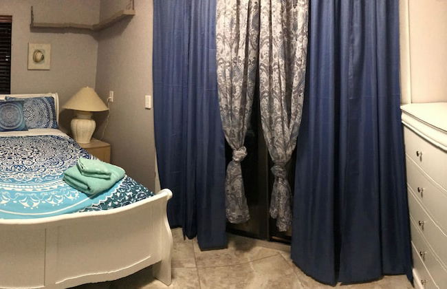 FloridaCozyVilla - Photo 5