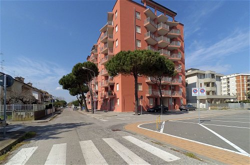 Photo 32 - San Remo Apartments