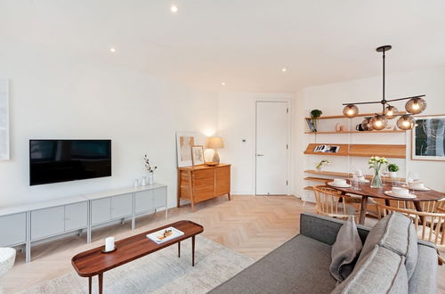 Photo 17 - Designer 2 Bedroom Apartment in Holborn