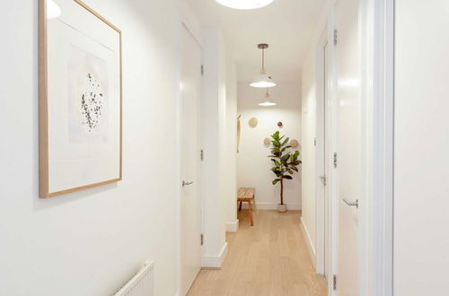 Photo 24 - Designer 2 Bedroom Apartment in Holborn