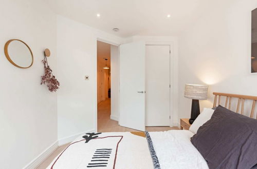 Photo 5 - Designer 2 Bedroom Apartment in Holborn