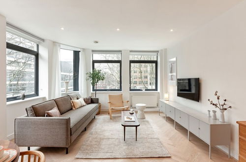 Photo 16 - Designer 2 Bedroom Apartment in Holborn