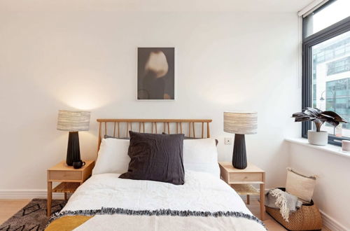 Photo 6 - Designer 2 Bedroom Apartment in Holborn