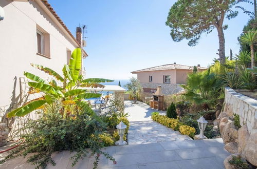 Photo 19 - Villa in Lloret de Mar - 104817 by MO Rentals