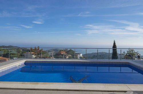 Photo 15 - Villa in Lloret de Mar - 104817 by MO Rentals