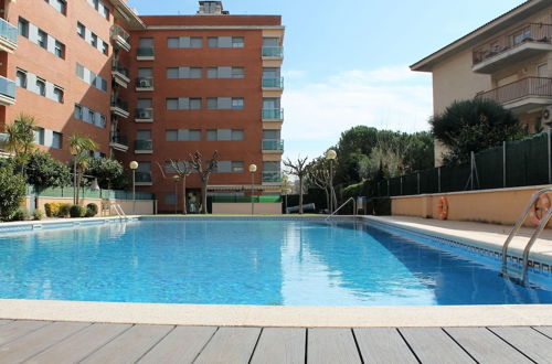 Photo 23 - Suitur beach apartment with pool