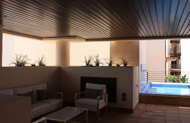 Apartment with Private Swimming Pool - Photo 13