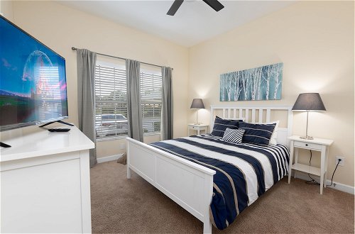 Photo 8 - Spectacular Townhome With Private Pool Close to Disney by Redawning