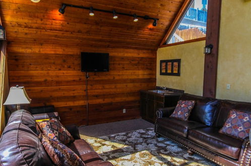 Photo 14 - Skiers Lodge