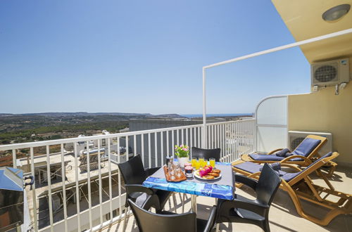 Foto 22 - Summer Breeze with Panoramic terrace by Getaways Malta