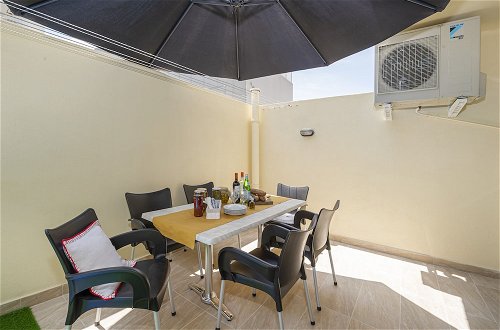 Foto 23 - Summer Breeze Maisonette with Terrace by Getaways Malta