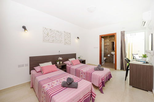 Foto 4 - Summer Breeze Maisonette with Terrace by Getaways Malta