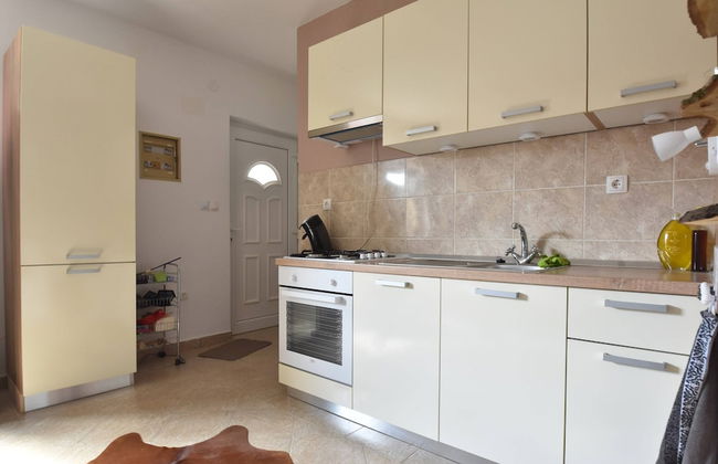 This Pleasant Holiday Home is an Ideal Starting Point to Explore Dalmatia - Foto 5
